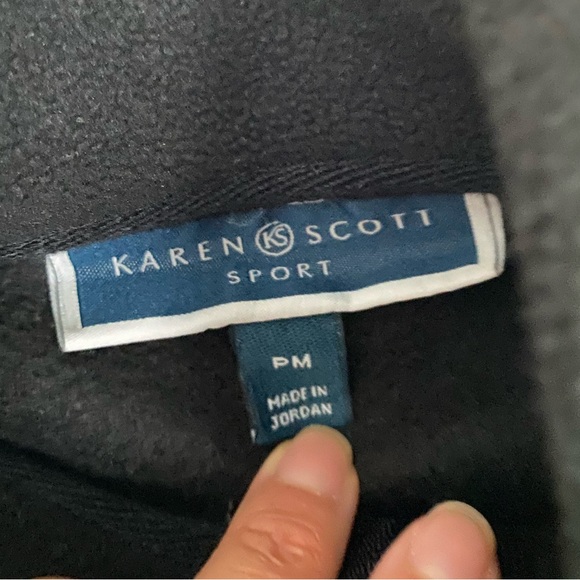 Karen Scott women vest, size PM, color black, gently used. - Picture 6 of 8